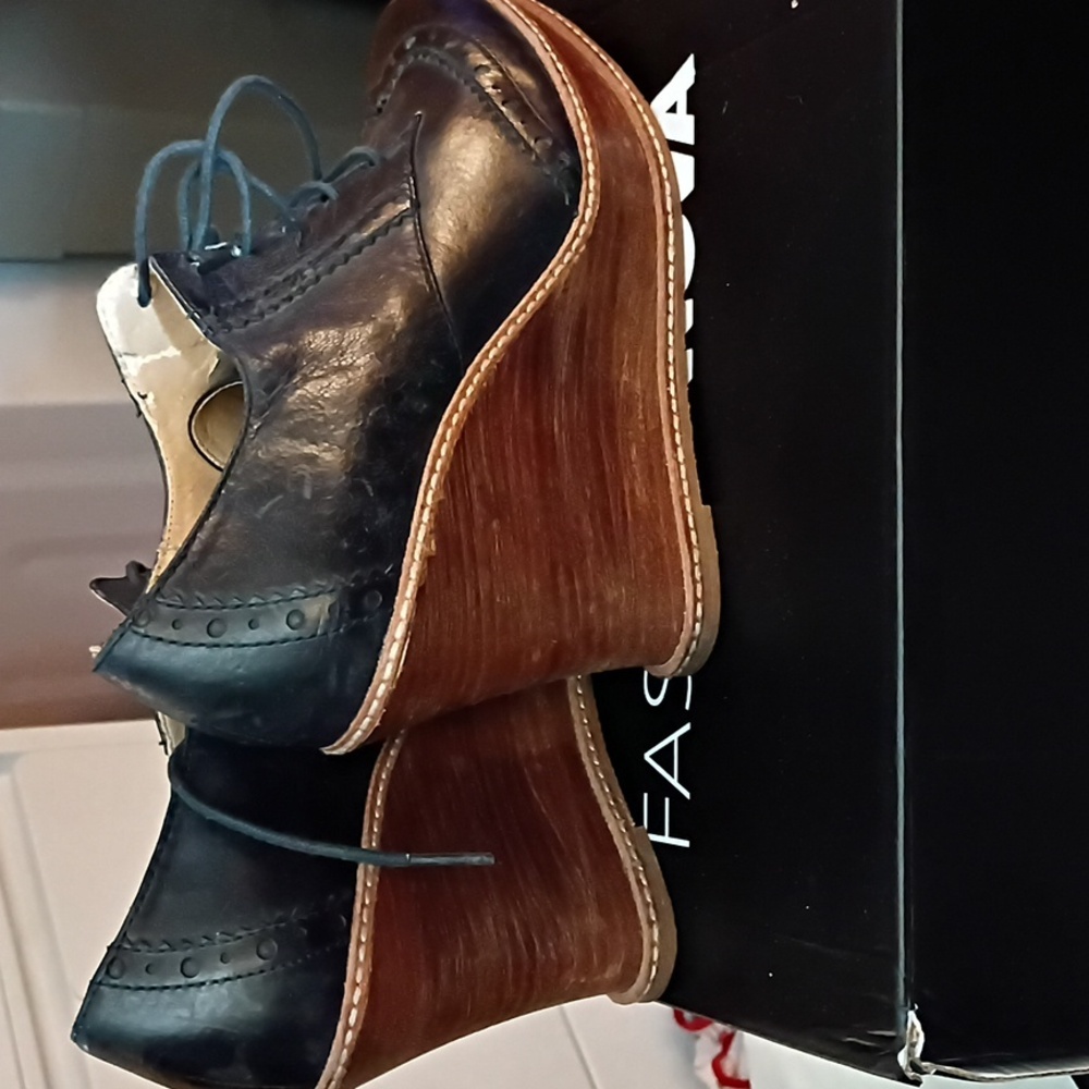 Report wedge oxfords
